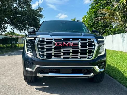 Used 2025 GMC Yukon Denali AWD/4WD image 2