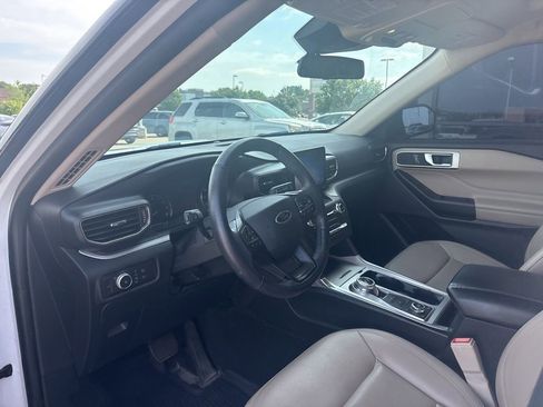 Used 2020 Ford Explorer XLT w/ Equipment Group 202A AWD/4WD image 10