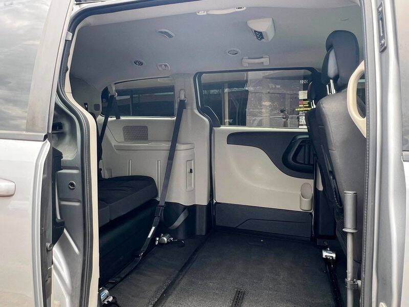 Used 2017 Dodge Grand Caravan SE w/ Power Window Group FWD image 37