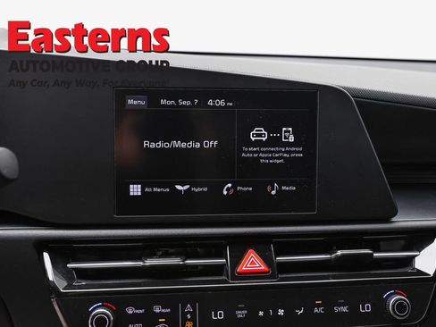 Used 2025 Kia Niro LX FWD image 18