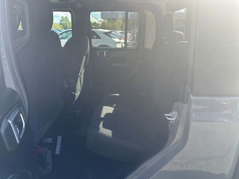 Used 2021 Jeep Gladiator Sport image 19