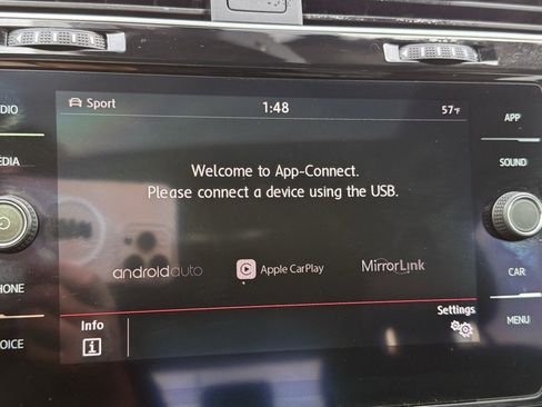 Used 2019 Volkswagen Golf 4-Door image 9