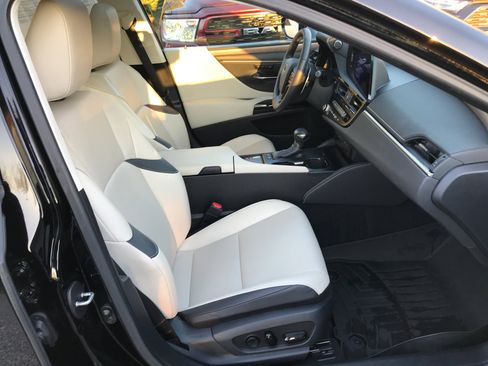 Used 2023 Lexus ES 300h w/ Premium Package image 29