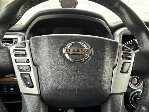 Used 2017 Nissan Titan SL image 29