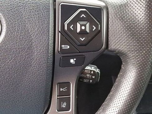 Used 2018 Toyota Tacoma TRD Off-Road AWD/4WD image 22