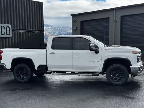 Used 2024 Chevrolet Silverado 2500 LT image 2