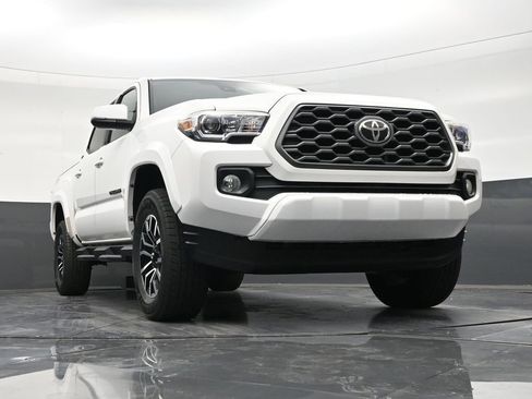 Used 2020 Toyota Tacoma TRD Sport w/ Technology Package RWD image 27