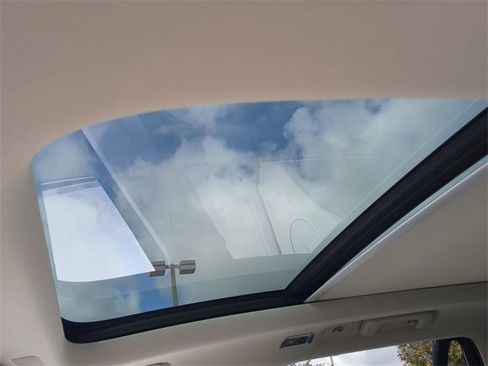 Used 2017 Volvo XC90 T6 Momentum w/ Vision Package image 20