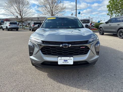 Used 2025 Chevrolet Trax RS w/ Driver Confidence Package FWD image 3