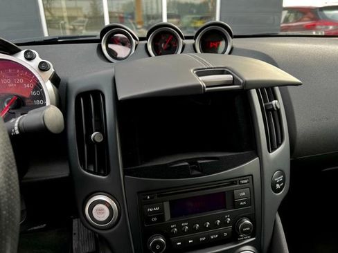 Used 2017 Nissan 370Z Roadster image 25