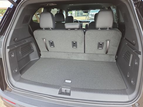 New 2026 GMC Acadia AT4 w/ Luxury Package AWD/4WD image 7