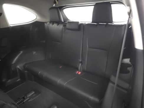 Certified 2025 Toyota Highlander XLE AWD/4WD image 6