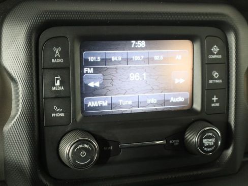 Used 2018 Jeep Wrangler Unlimited Sport image 27