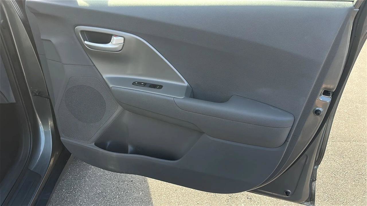 Used 2018 Kia Niro LX FWD image 31