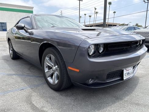 Used 2015 Dodge Challenger SXT RWD image 8