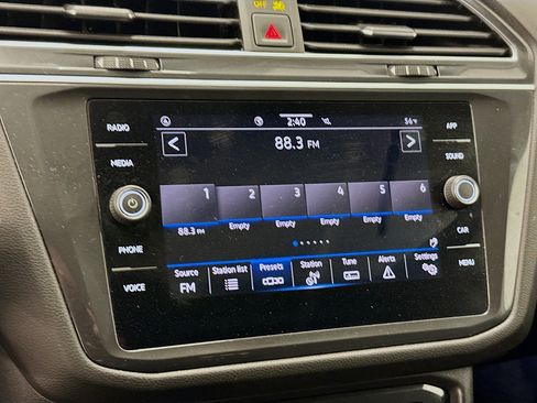 Used 2023 Volkswagen Tiguan SE w/ Panoramic Sunroof Package image 21