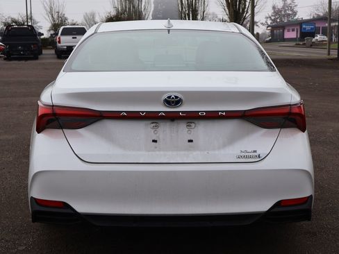 Used 2020 Toyota Avalon XLE image 5