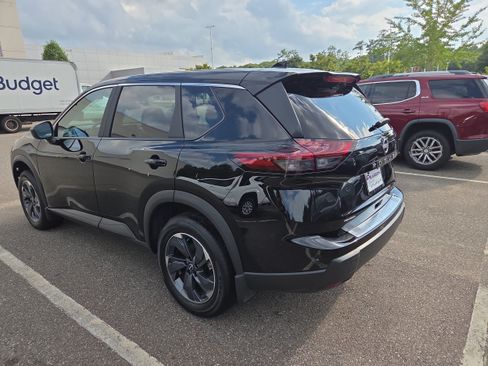 Used 2026 Nissan Rogue SV FWD image 5