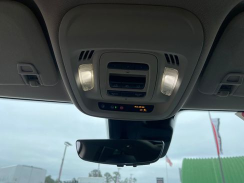 Used 2022 Buick Envision Avenir w/ Technology Package II image 21