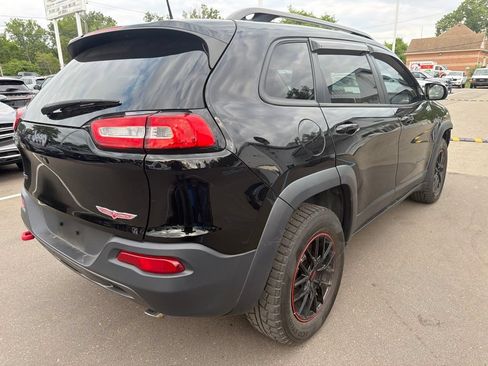 Used 2018 Jeep Cherokee Trailhawk w/ Comfort & Convenience Group AWD/4WD image 4