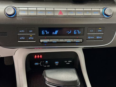 Used 2025 Hyundai Kona SEL AWD/4WD image 24