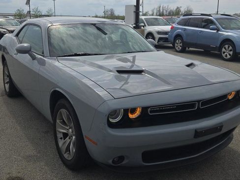 Used 2021 Dodge Challenger SXT w/ Driver Convenience Group RWD image 5