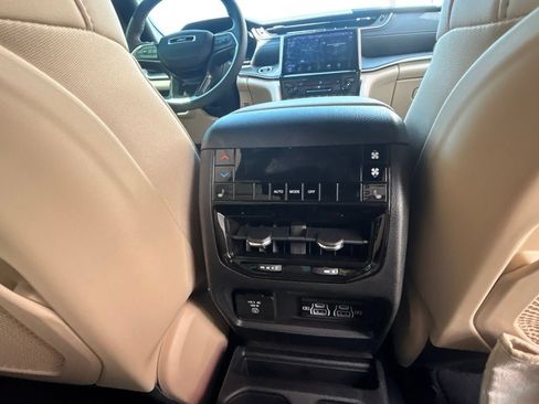 Used 2025 Jeep Grand Cherokee L Limited RWD image 29