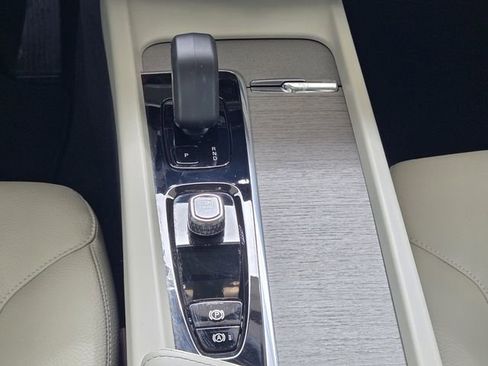 Used 2023 Volvo XC60 B5 Plus w/ Protection Package Premier image 21