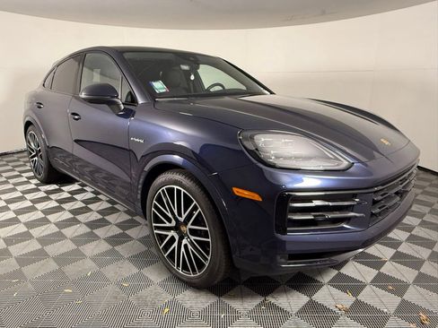 Certified 2025 Porsche Cayenne S image 9