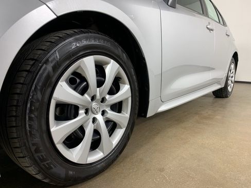 Used 2024 Toyota Corolla LE image 2