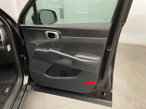 Used 2022 Kia Sorento S FWD image 28