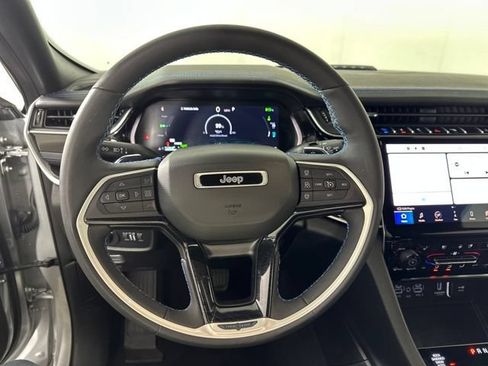Used 2023 Jeep Grand Cherokee Trailhawk w/ Luxury Tech Group III AWD/4WD image 14