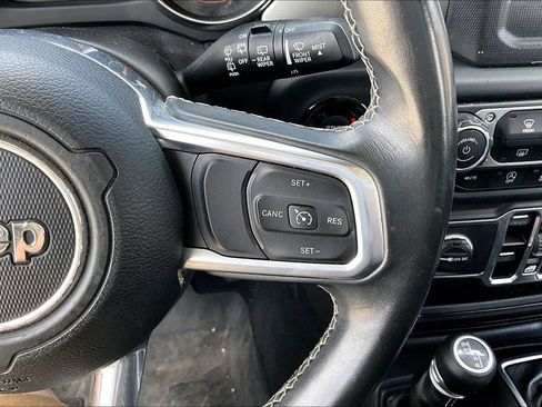 Used 2019 Jeep Wrangler Unlimited Sahara AWD/4WD image 12