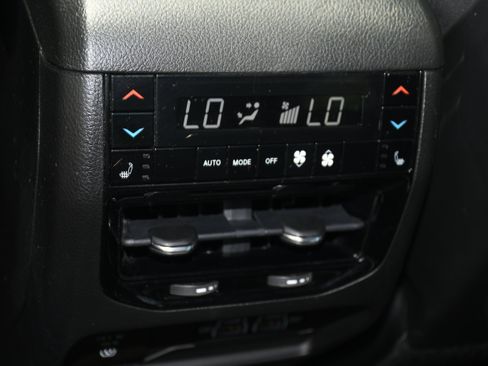 Used 2022 Jeep Grand Cherokee Overland w/ Luxury Tech Group IV RWD image 18