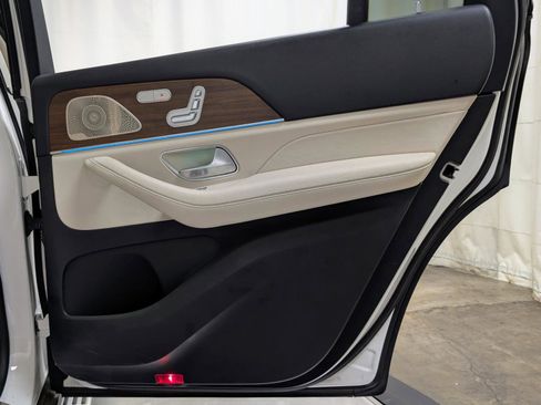 Used 2022 Mercedes-Benz GLS 450 4MATIC image 27