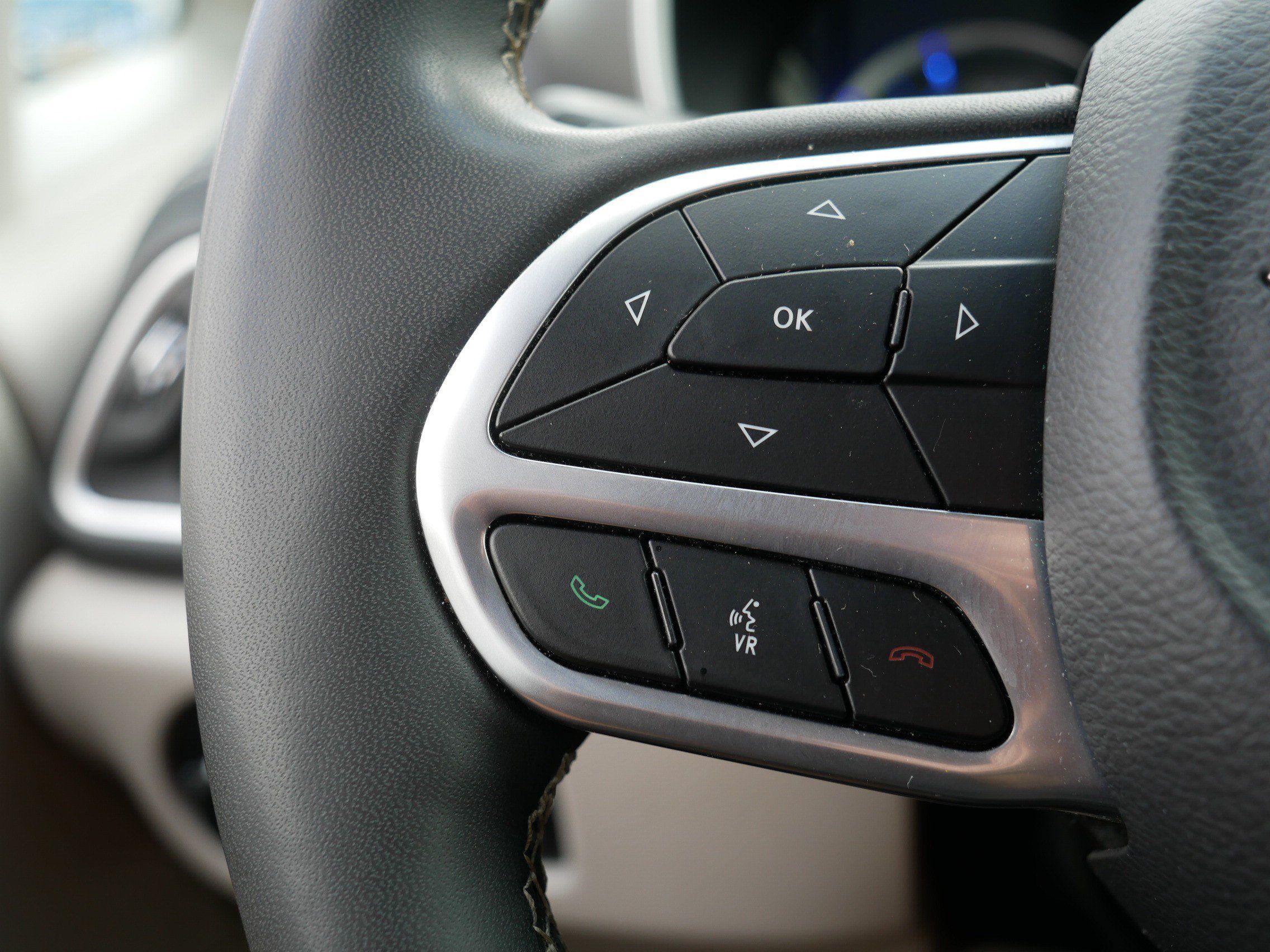 Used 2024 Chrysler Pacifica Limited FWD image 28