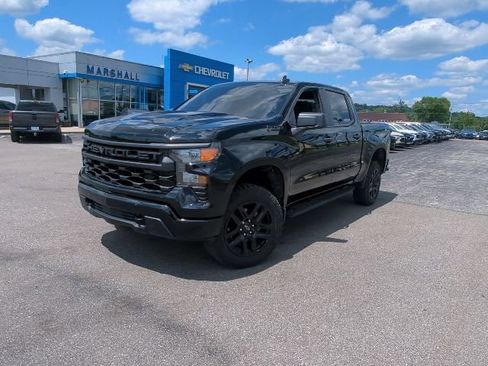 Used 2025 Chevrolet Silverado 1500 Custom Trail Boss w/ Dark Appearance Package AWD/4WD image 3