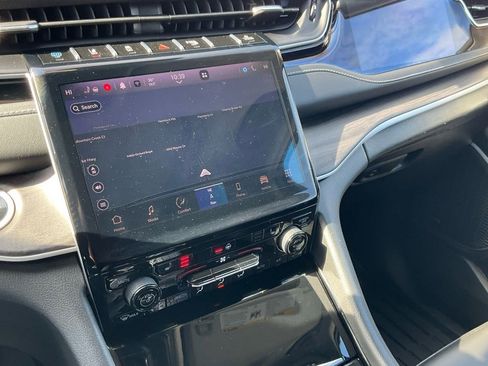 Used 2023 Jeep Grand Cherokee 4WD 4xe image 4