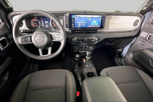 Used 2026 Jeep Wrangler Unlimited Sahara AWD/4WD image 7