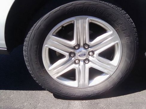 Used 2020 Ford Expedition Max XLT w/ Equipment Group 202A RWD image 3
