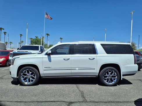 Used 2017 GMC Yukon XL Denali w/ Open Road Package AWD/4WD image 8