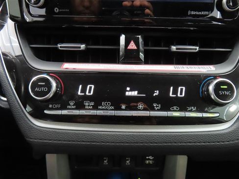 Used 2022 Toyota Corolla Cross XLE FWD image 28