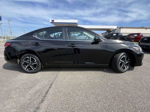 Used 2025 Nissan Sentra SV image 3