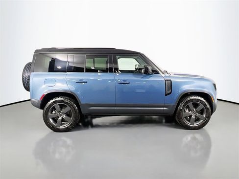 Used 2024 Land Rover Defender 110 S image 4