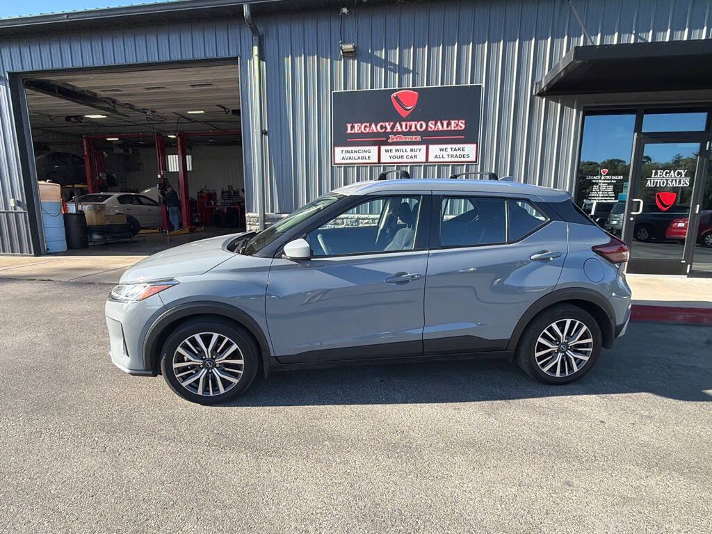 Used 2024 Nissan Kicks SV w/ Interior Electronics Package FWD image 2