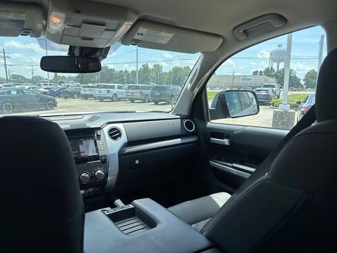 Used 2019 Toyota Tundra SR5 w/ SR5 Upgrade Package AWD/4WD image 12