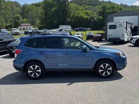 Used 2017 Subaru Forester 2.5i Limited AWD/4WD image 10