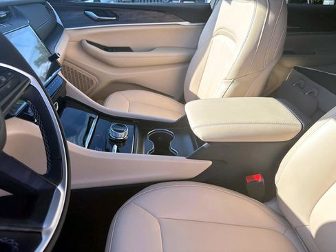 New 2026 Jeep Grand Cherokee Limited AWD/4WD image 10