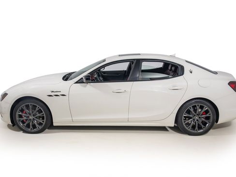 Used 2022 Maserati Ghibli Modena Q4 image 3
