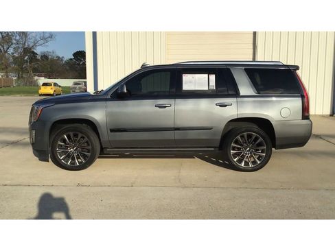 Used 2019 Cadillac Escalade Premium Luxury w/ Escalade Sport Edition image 5